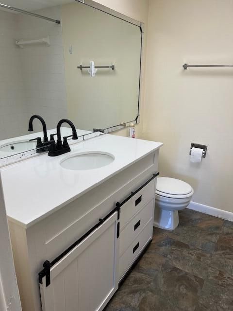 64_9233-119_Master_Bath