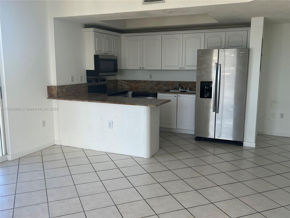 Recently Rented: $2,300 (1 beds, 1 baths, 630 Square Feet)