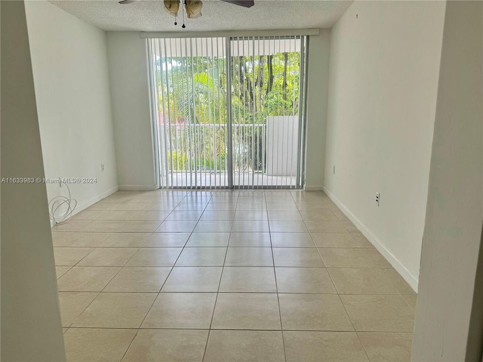 For Rent: $1,650 (1 beds, 1 baths, 852 Square Feet)