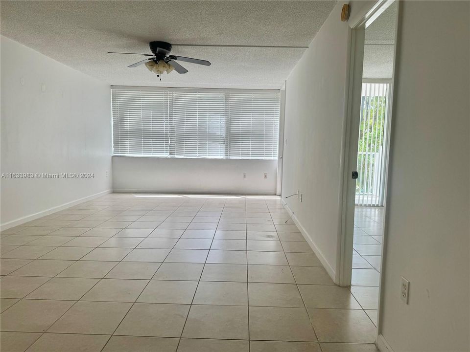 For Rent: $1,650 (1 beds, 1 baths, 852 Square Feet)