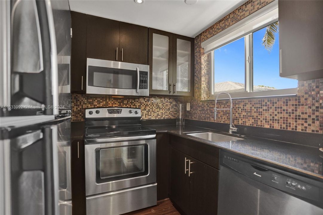 Active With Contract: $475,000 (2 beds, 1 baths, 1020 Square Feet)