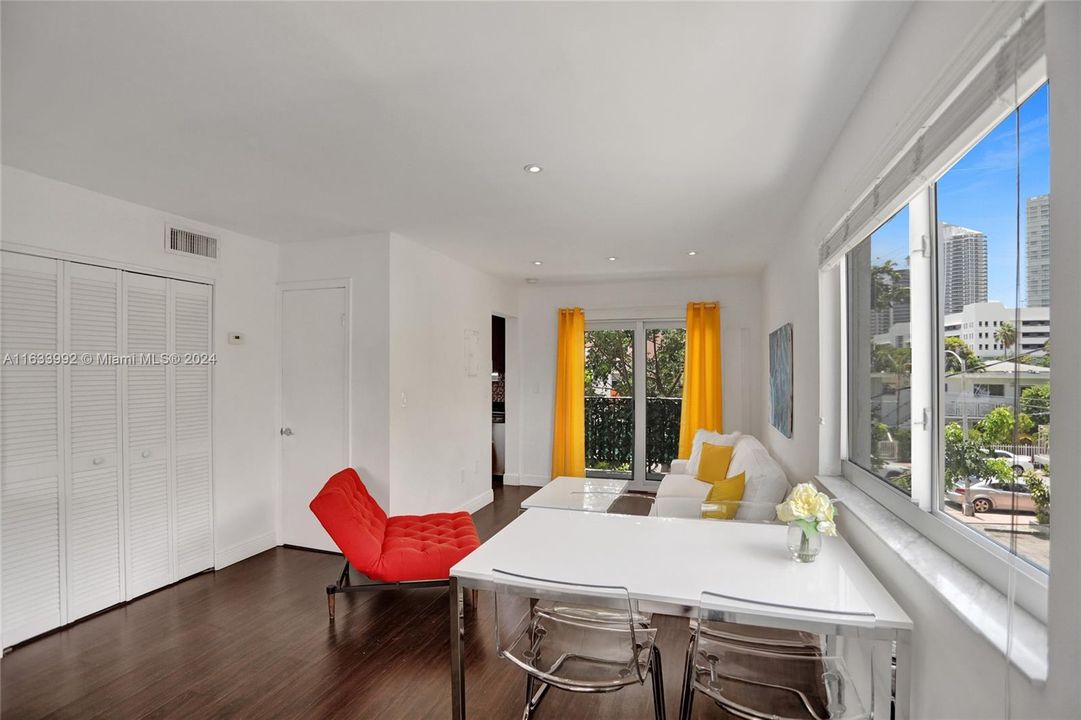 Active With Contract: $475,000 (2 beds, 1 baths, 1020 Square Feet)