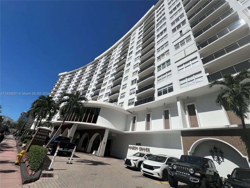 Active With Contract: $3,500 (2 beds, 2 baths, 1206 Square Feet)