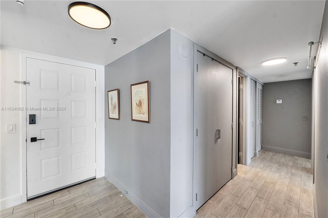 Active With Contract: $2,500 (2 beds, 2 baths, 1300 Square Feet)