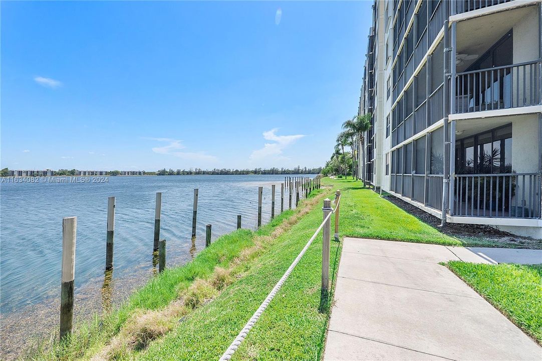 Active With Contract: $2,500 (2 beds, 2 baths, 1300 Square Feet)