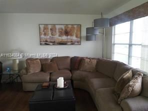 Active With Contract: $1,450 (1 beds, 1 baths, 720 Square Feet)