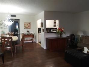 Active With Contract: $1,450 (1 beds, 1 baths, 720 Square Feet)