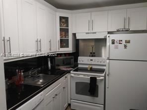 Active With Contract: $1,450 (1 beds, 1 baths, 720 Square Feet)