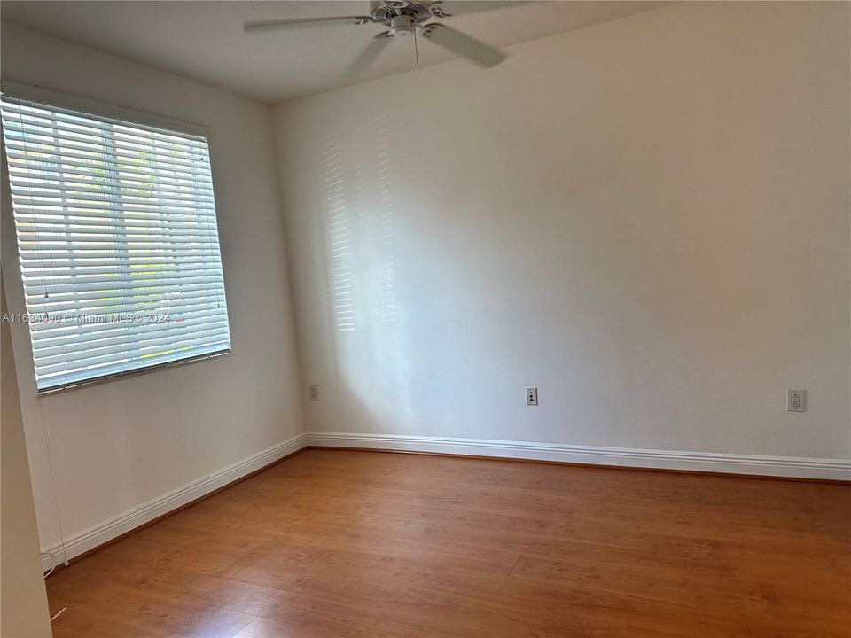 For Rent: $2,000 (1 beds, 1 baths, 762 Square Feet)