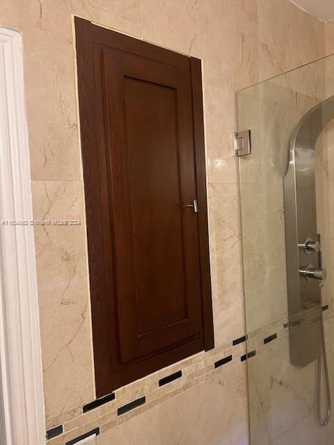 Recently Rented: $3,950 (2 beds, 1 baths, 1285 Square Feet)