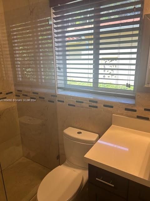 Recently Rented: $3,950 (2 beds, 1 baths, 1285 Square Feet)