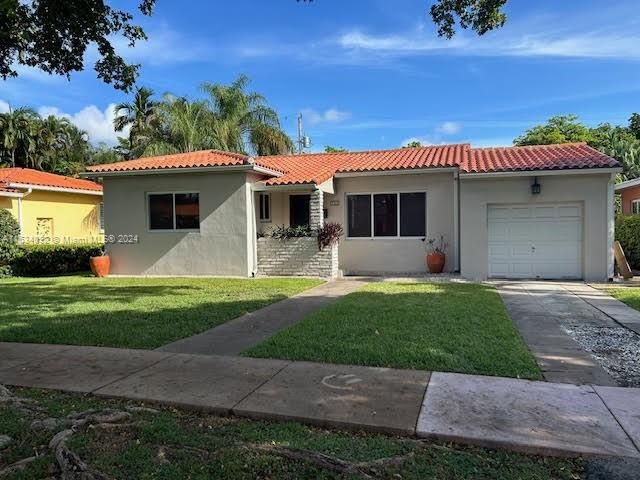 Recently Rented: $3,950 (2 beds, 1 baths, 1285 Square Feet)