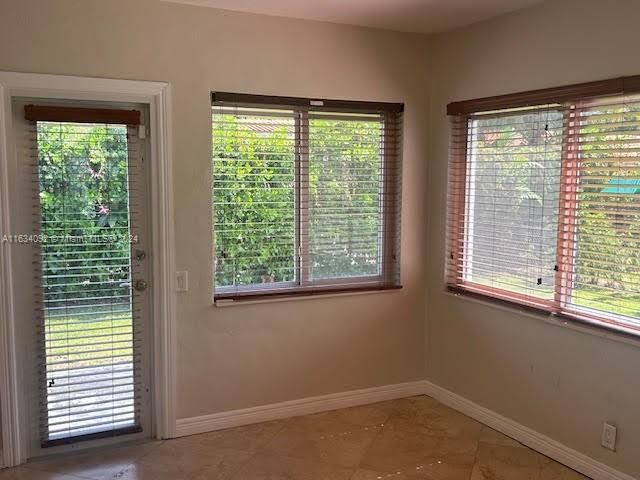 Recently Rented: $3,950 (2 beds, 1 baths, 1285 Square Feet)