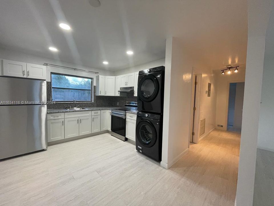 Active With Contract: $2,100 (2 beds, 2 baths, 2439 Square Feet)