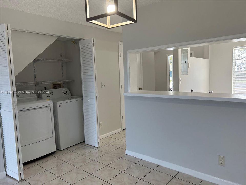 For Sale: $345,000 (2 beds, 2 baths, 1110 Square Feet)