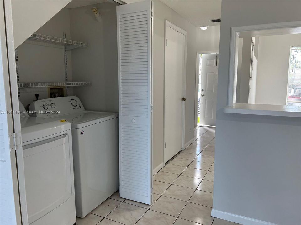 For Sale: $345,000 (2 beds, 2 baths, 1110 Square Feet)