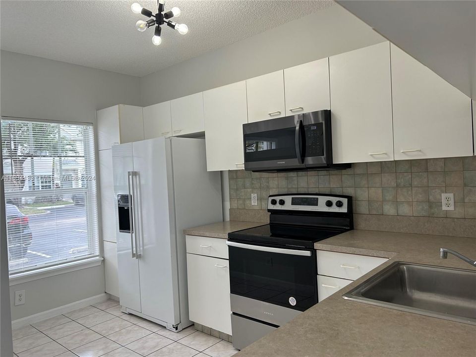 For Sale: $345,000 (2 beds, 2 baths, 1110 Square Feet)