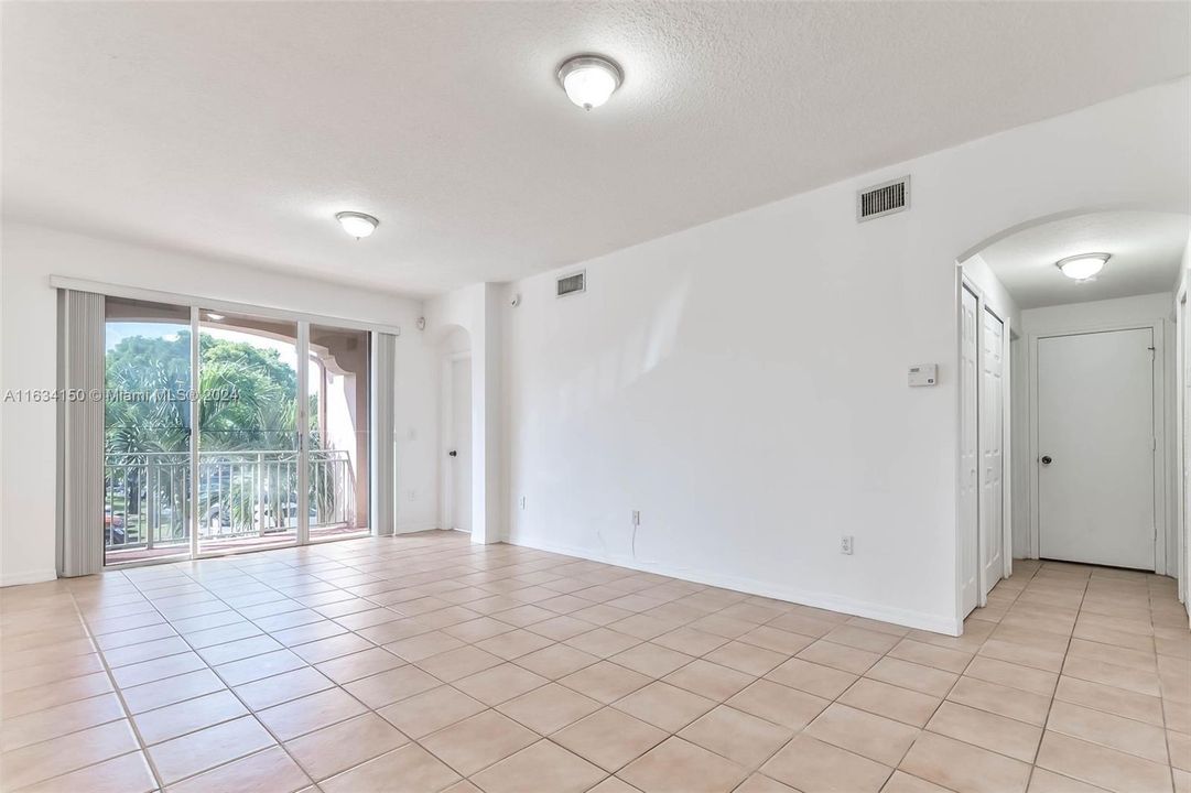 Recently Rented: $2,900 (3 beds, 2 baths, 1534 Square Feet)