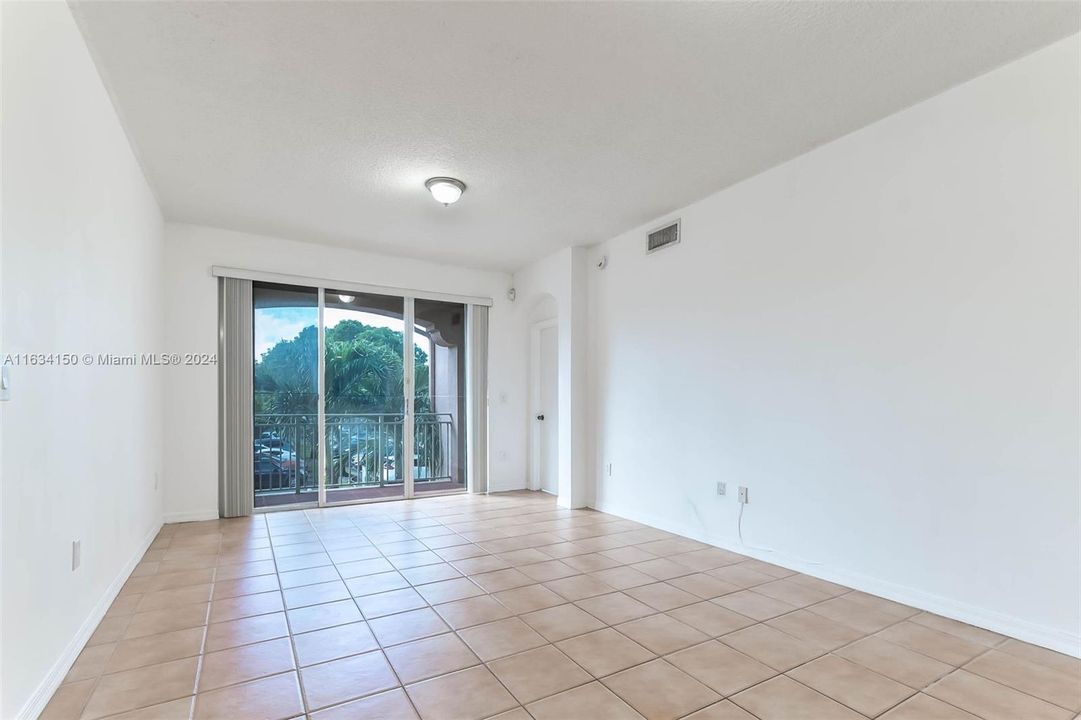 Recently Rented: $2,900 (3 beds, 2 baths, 1534 Square Feet)