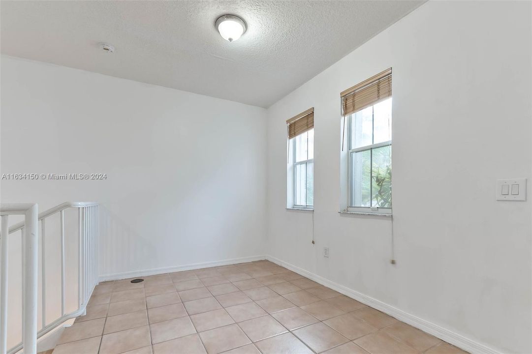 Recently Rented: $2,900 (3 beds, 2 baths, 1534 Square Feet)