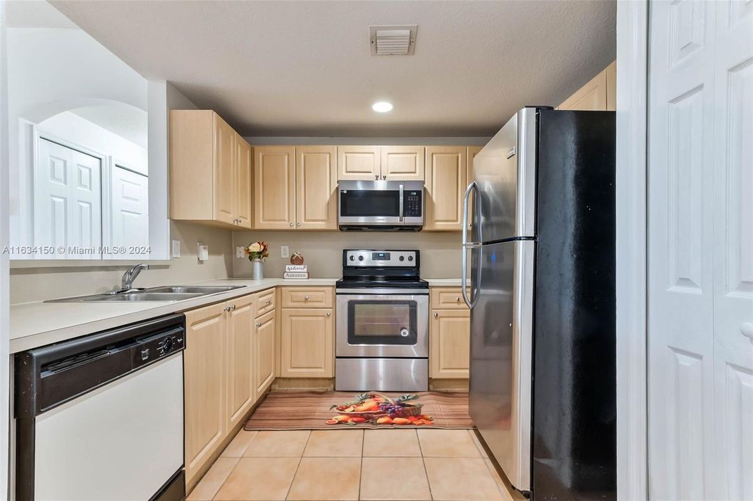 Recently Rented: $2,900 (3 beds, 2 baths, 1534 Square Feet)