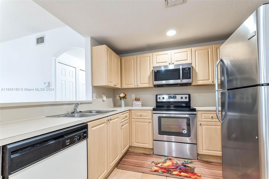 Recently Rented: $2,900 (3 beds, 2 baths, 1534 Square Feet)