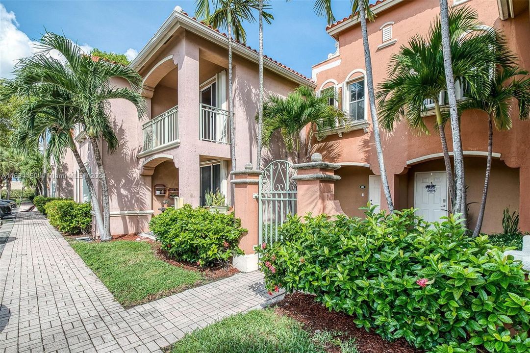 Recently Rented: $2,900 (3 beds, 2 baths, 1534 Square Feet)