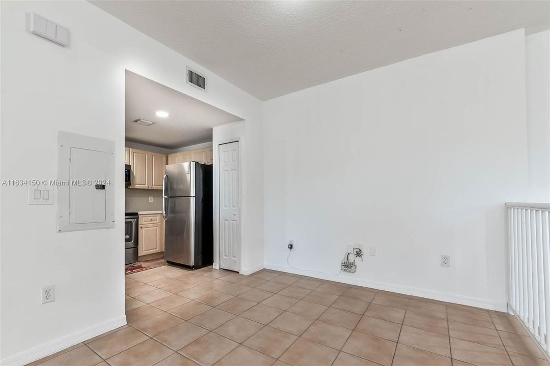 Recently Rented: $2,900 (3 beds, 2 baths, 1534 Square Feet)