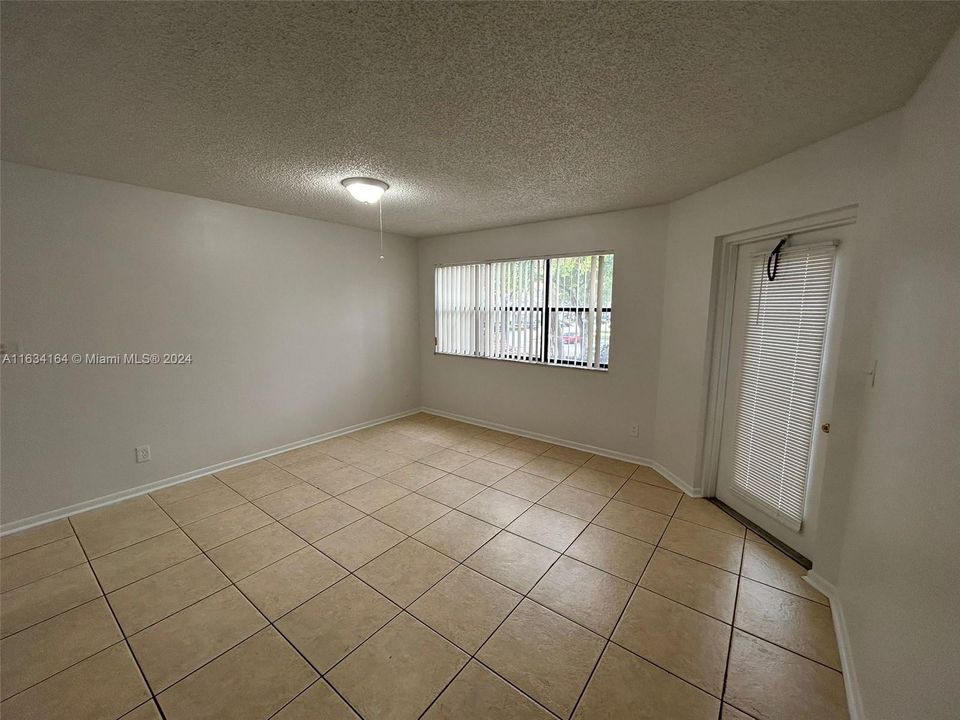 Active With Contract: $1,799 (1 beds, 1 baths, 650 Square Feet)