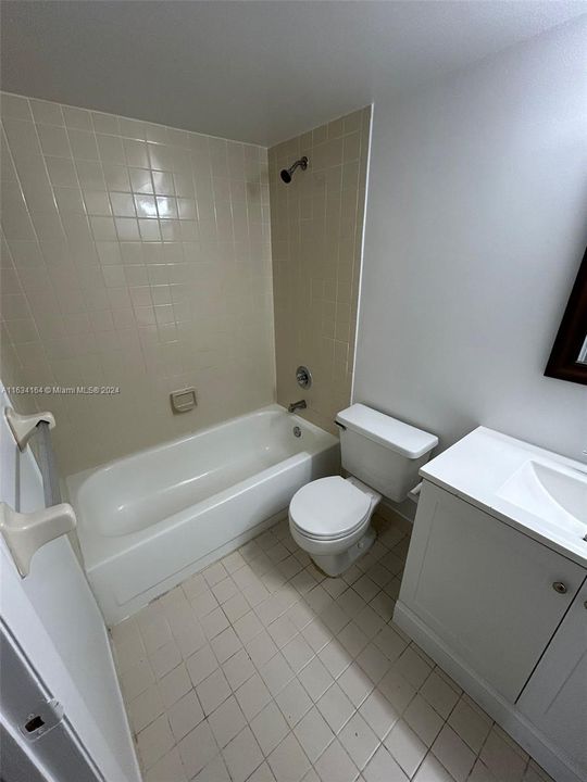 Active With Contract: $1,799 (1 beds, 1 baths, 650 Square Feet)