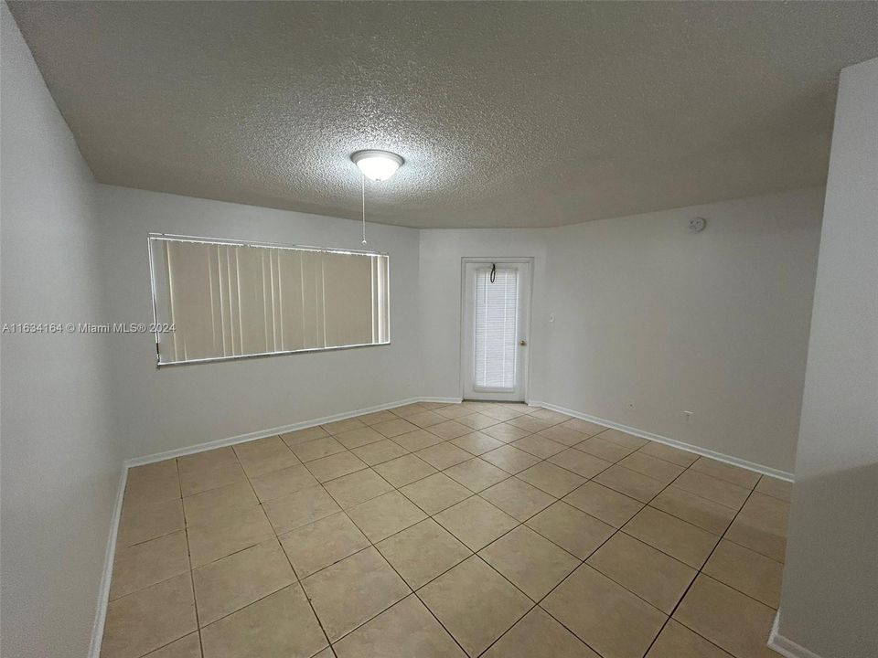 Active With Contract: $1,799 (1 beds, 1 baths, 650 Square Feet)