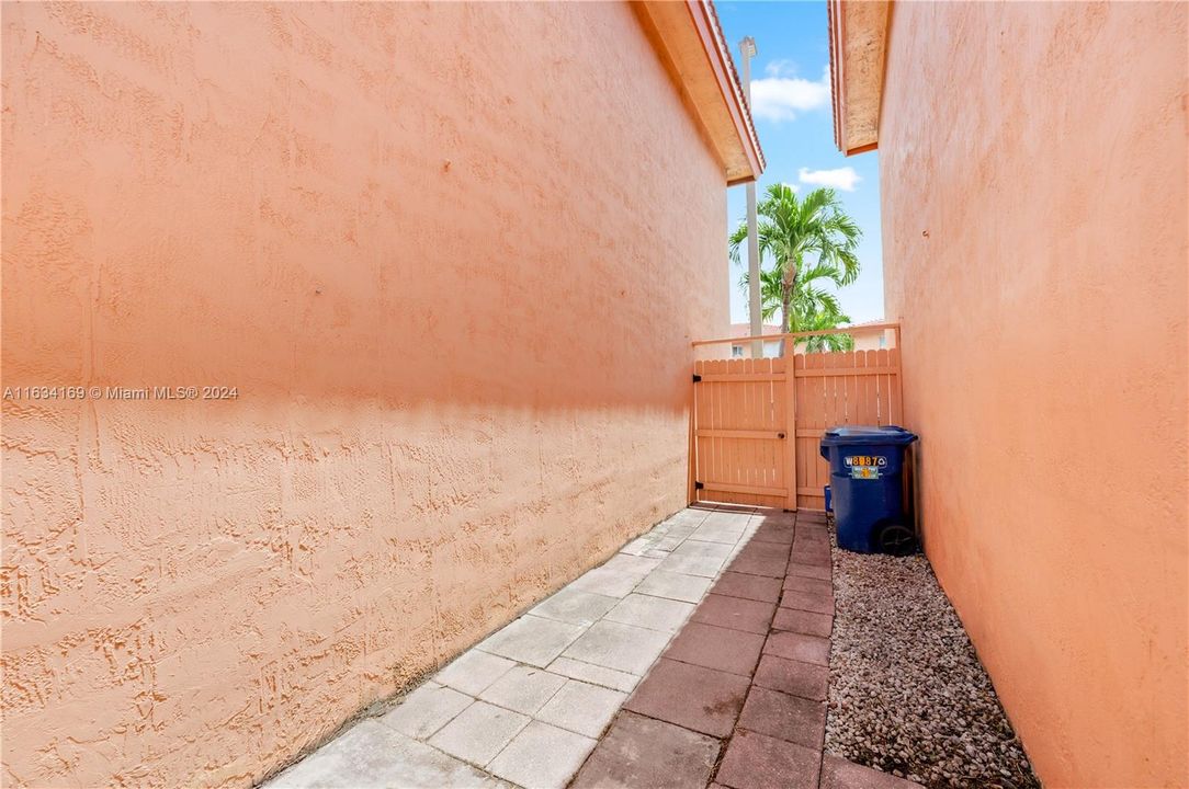 Vendido Recientemente: $375,000 (2 camas, 2 baños, 1020 Pies cuadrados)