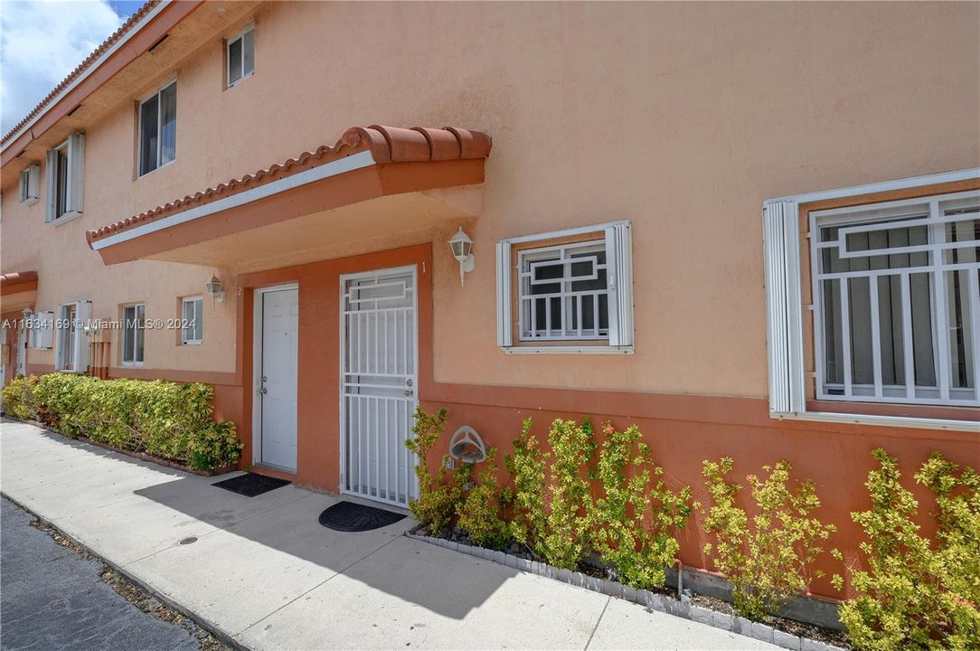 Vendido Recientemente: $375,000 (2 camas, 2 baños, 1020 Pies cuadrados)