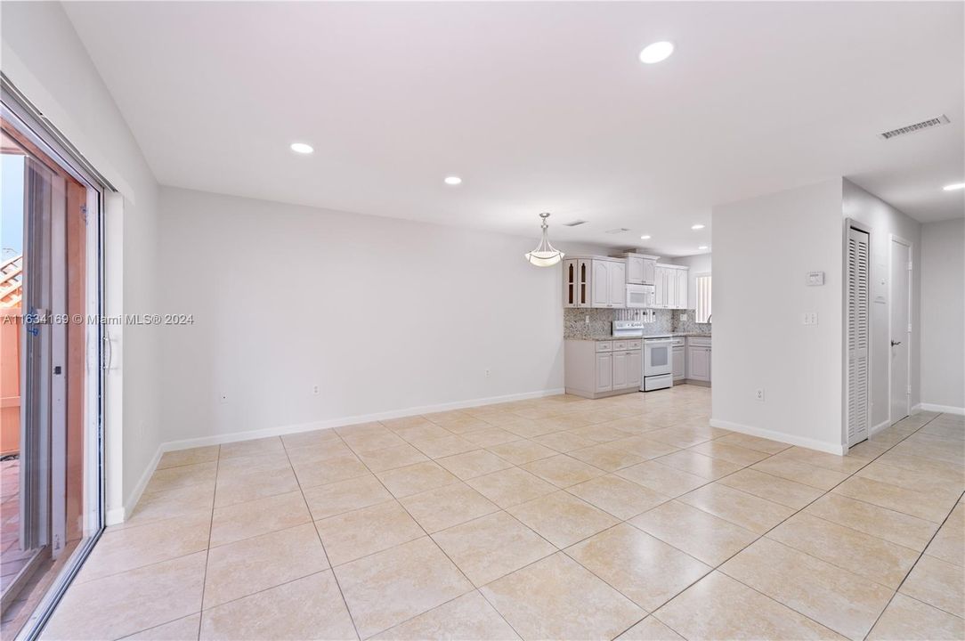 Vendido Recientemente: $375,000 (2 camas, 2 baños, 1020 Pies cuadrados)