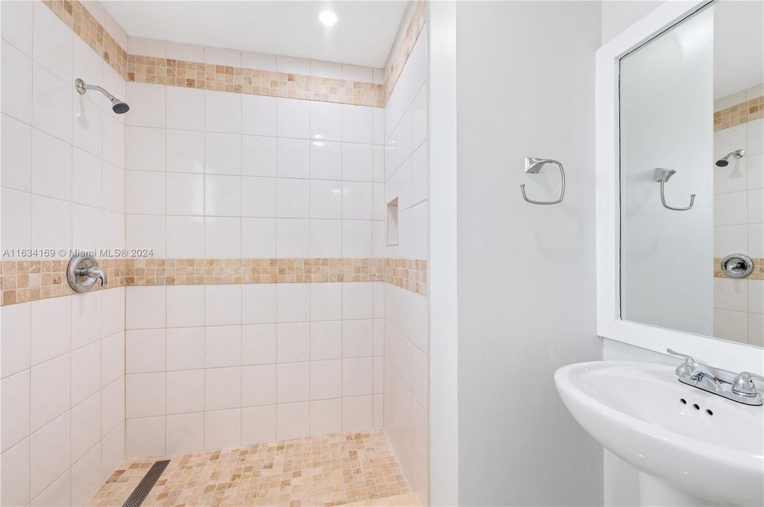 Vendido Recientemente: $375,000 (2 camas, 2 baños, 1020 Pies cuadrados)