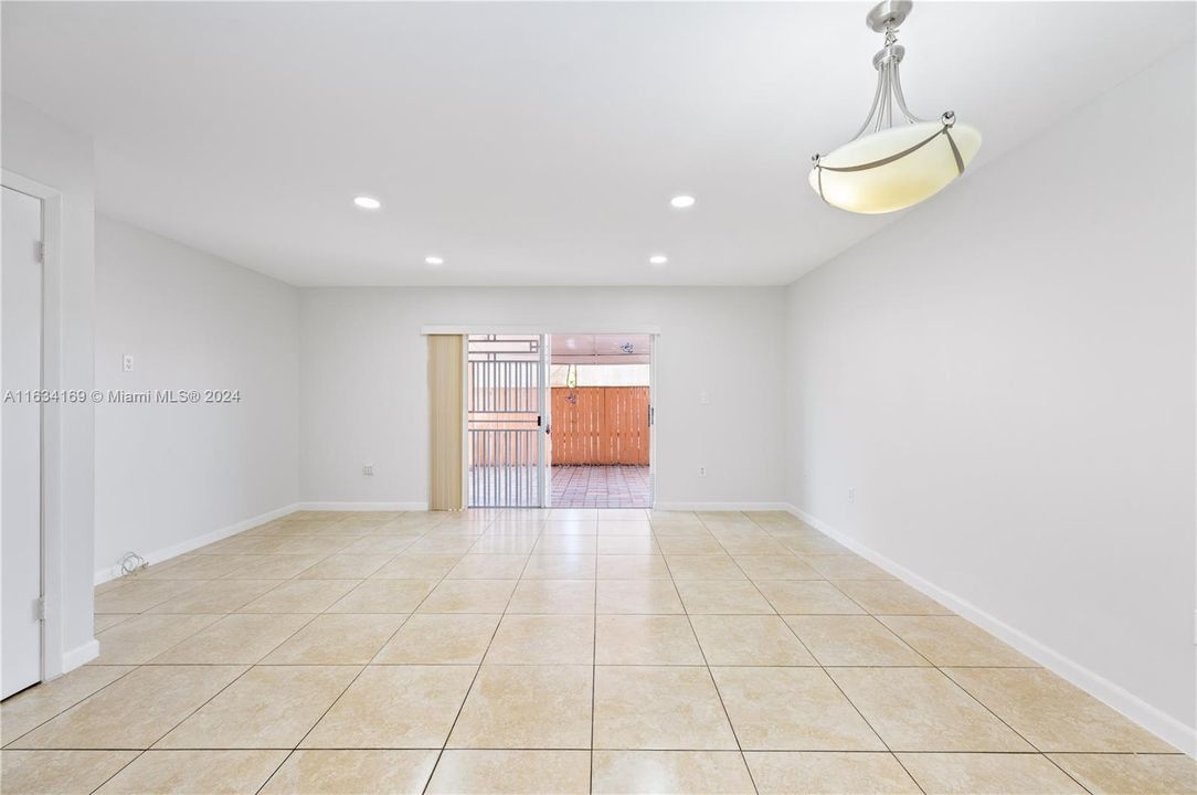 Vendido Recientemente: $375,000 (2 camas, 2 baños, 1020 Pies cuadrados)