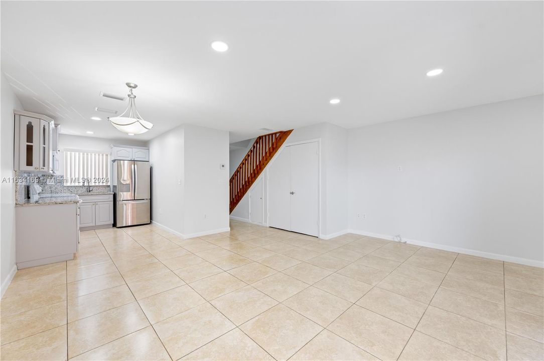 Vendido Recientemente: $375,000 (2 camas, 2 baños, 1020 Pies cuadrados)