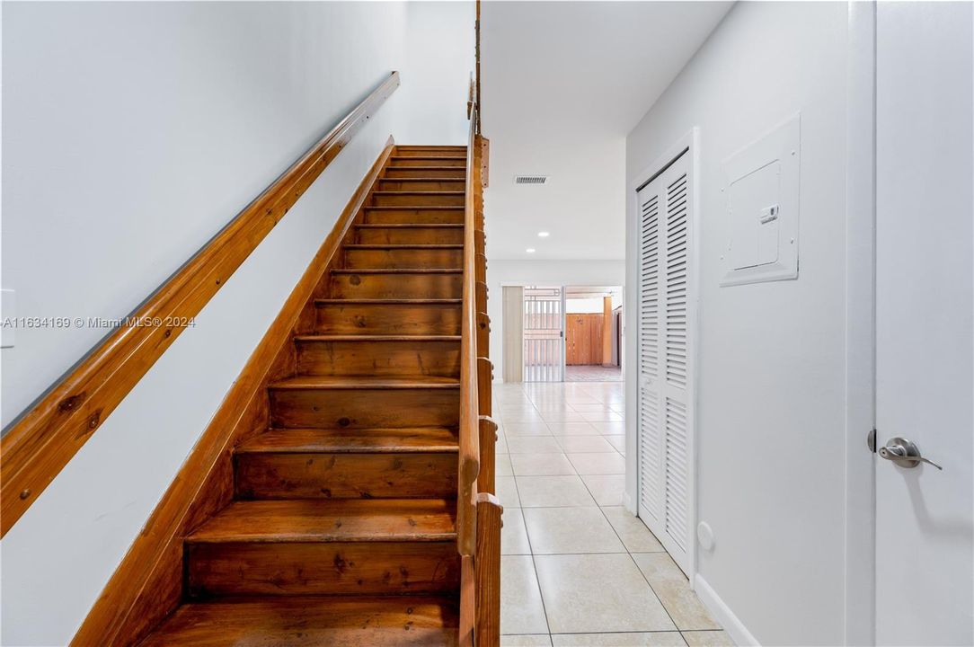 Vendido Recientemente: $375,000 (2 camas, 2 baños, 1020 Pies cuadrados)