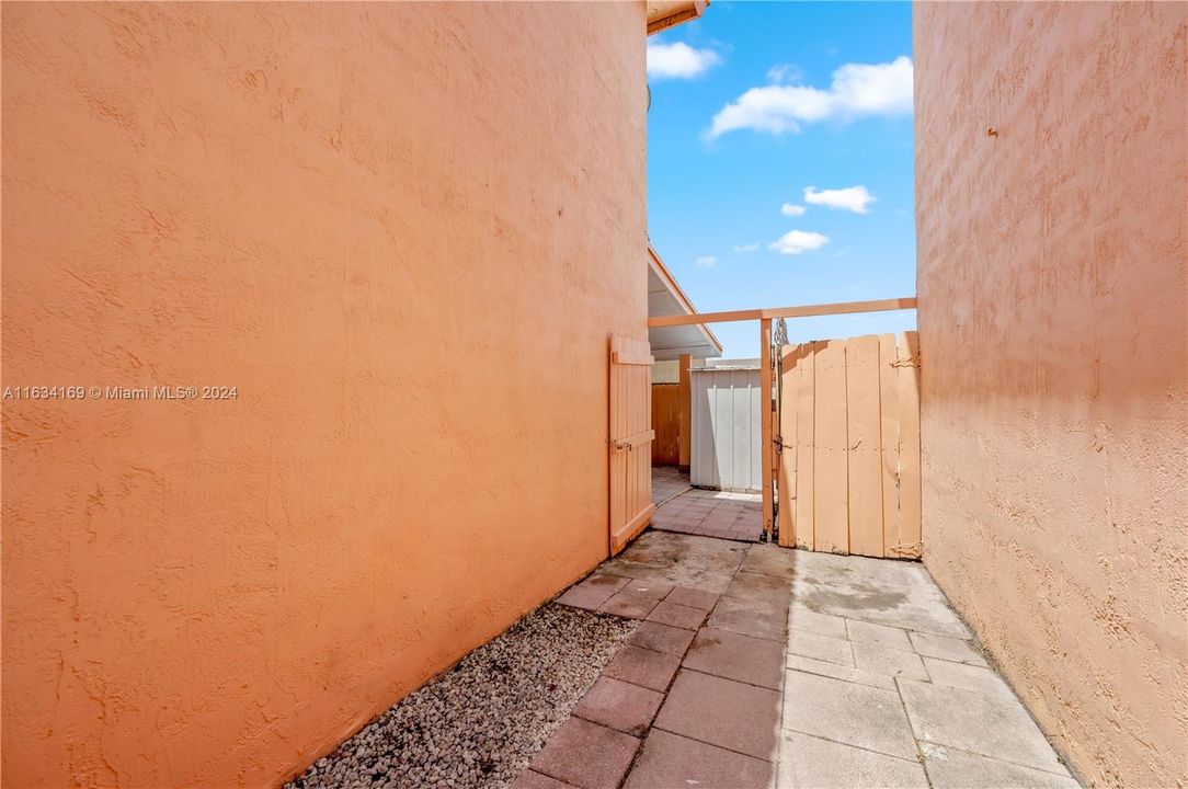 Vendido Recientemente: $375,000 (2 camas, 2 baños, 1020 Pies cuadrados)