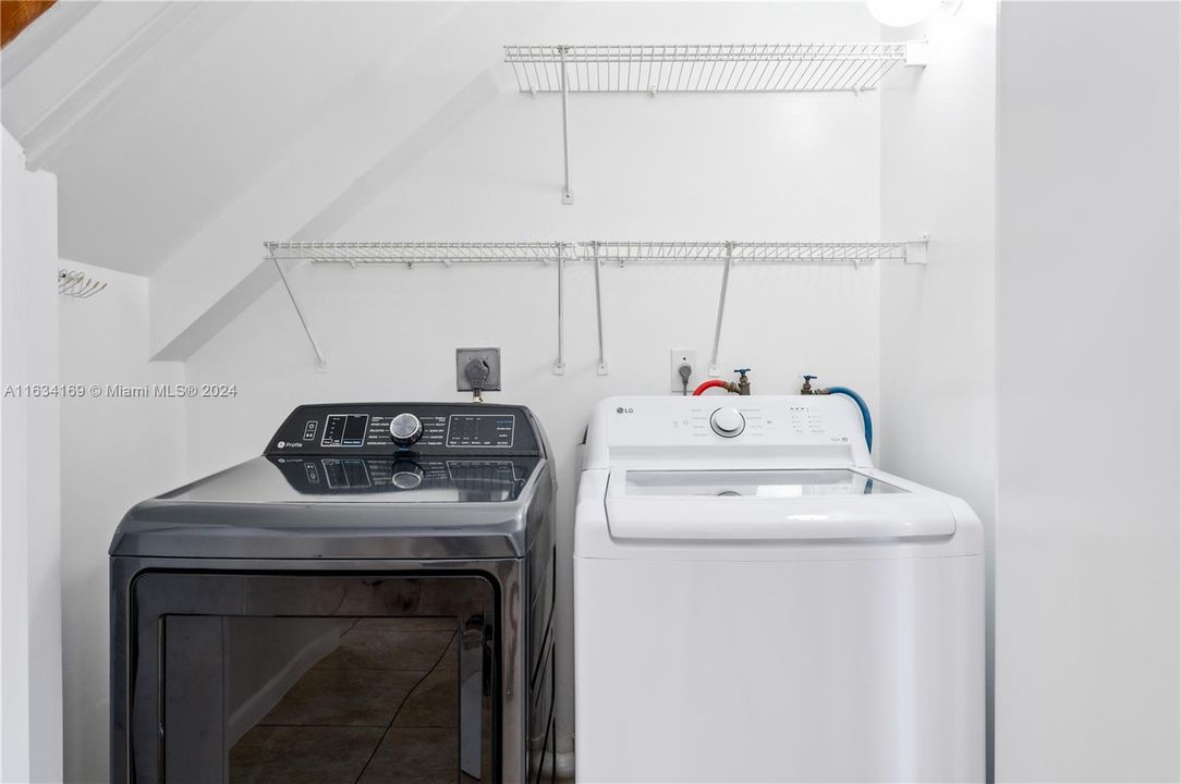 Vendido Recientemente: $375,000 (2 camas, 2 baños, 1020 Pies cuadrados)