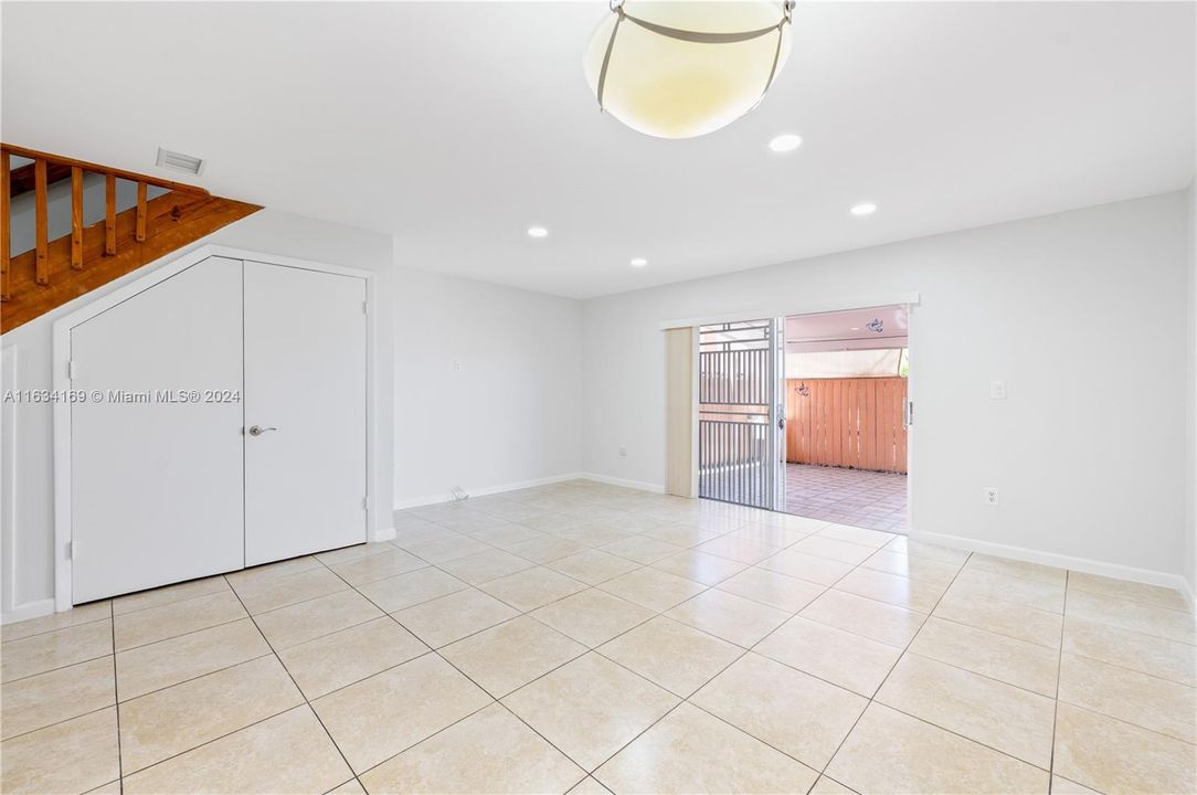 Vendido Recientemente: $375,000 (2 camas, 2 baños, 1020 Pies cuadrados)