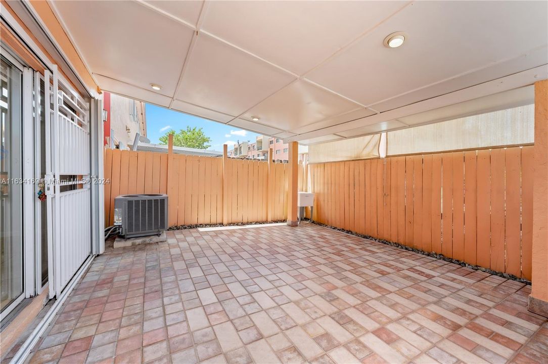 Vendido Recientemente: $375,000 (2 camas, 2 baños, 1020 Pies cuadrados)