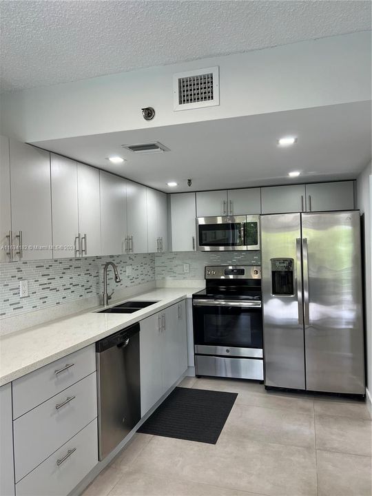 For Sale: $415,000 (3 beds, 2 baths, 1652 Square Feet)