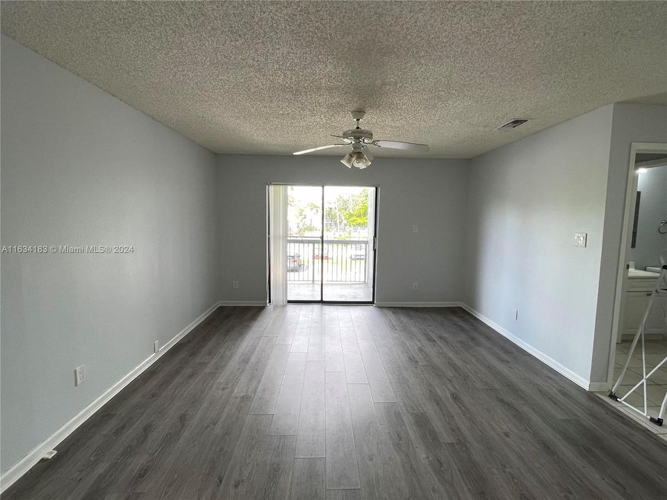 Active With Contract: $2,100 (2 beds, 2 baths, 1114 Square Feet)