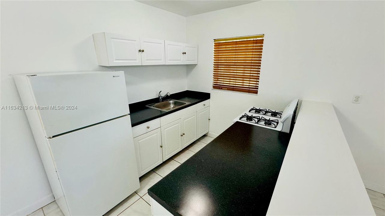 For Rent: $1,795 (1 beds, 1 baths, 646 Square Feet)