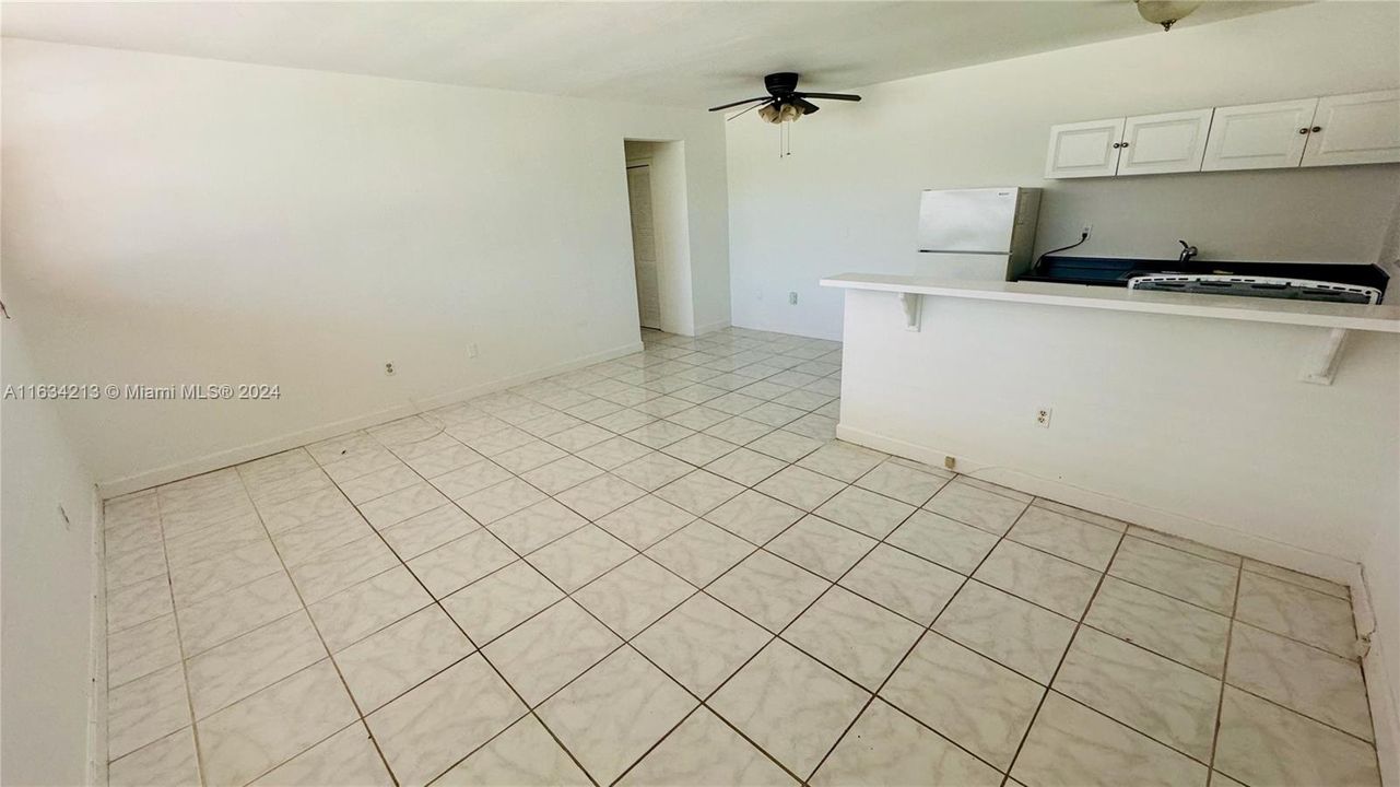 For Rent: $1,795 (1 beds, 1 baths, 646 Square Feet)