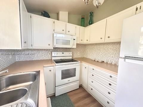 Недавно арендовано: $2,800 (2 спален, 2 ванн, 960 Квадратных фут)