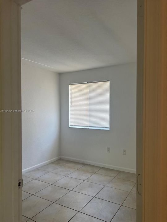 Active With Contract: $2,000 (3 beds, 2 baths, 1302 Square Feet)