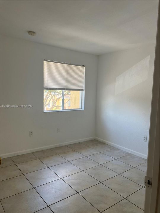 Active With Contract: $2,000 (3 beds, 2 baths, 1302 Square Feet)