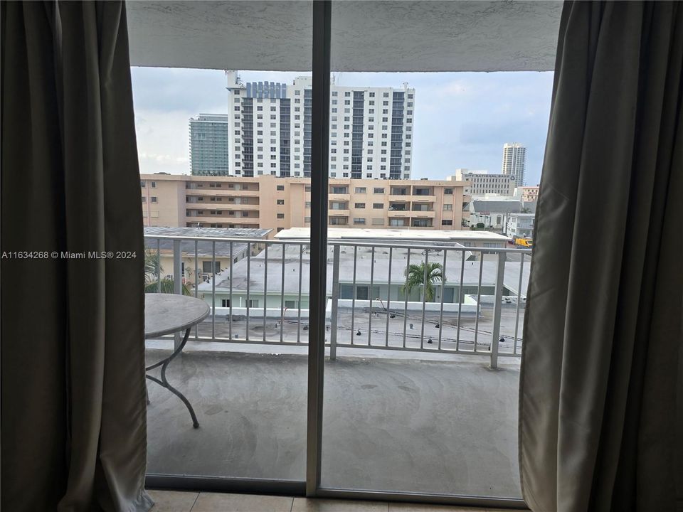 Active With Contract: $1,700 (0 beds, 1 baths, 510 Square Feet)